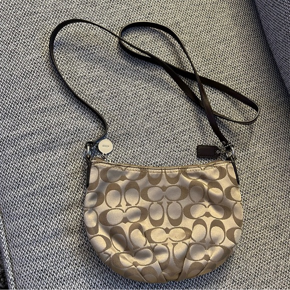 Tan cloth Coach handbag - Picture 2 of 10